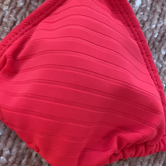 Red ribbed string bikini - Picture 2 of 2